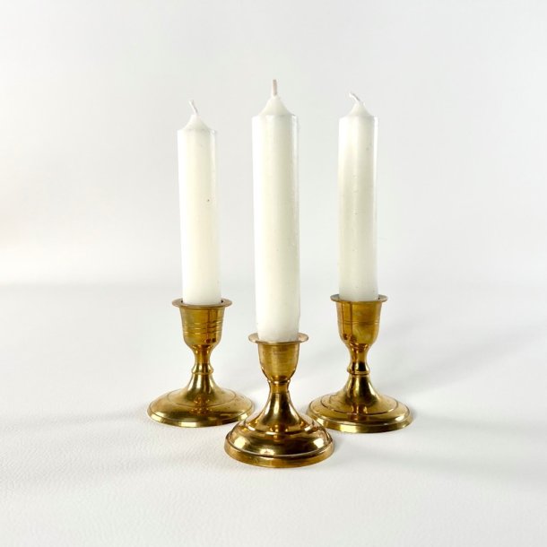Trio af sm� messing lysestager
