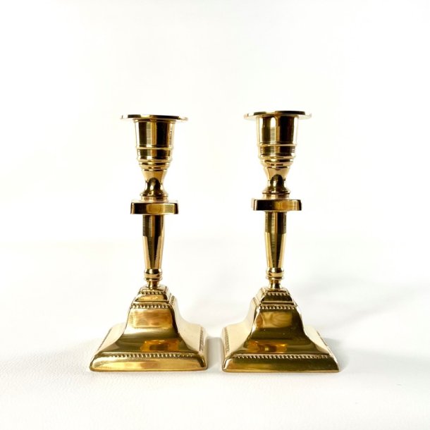 Messing lysestagepar - firkantet fod, H16 cm