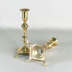 Messing lysestagepar - p fdder, patineret 