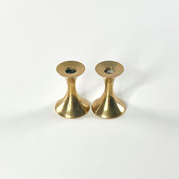 Duo af sm� koniske messing lysestager