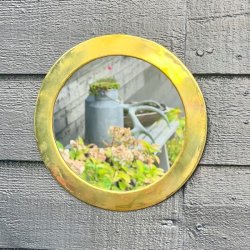 Spejl med messingkant