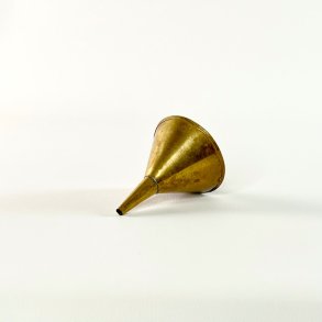 Lille tragt i messing 