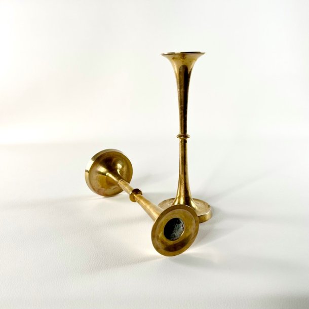 Messing lysestagepar - trompetformet med formet fod, H20 cm