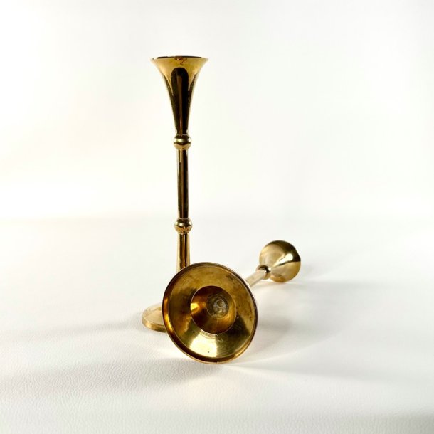 Messing lysestagepar - trompetformet med kugler, H22 cm