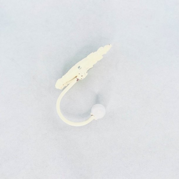 Knage - creme metal med porcelnsknop