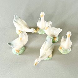 Sm gsefigurer i porceln