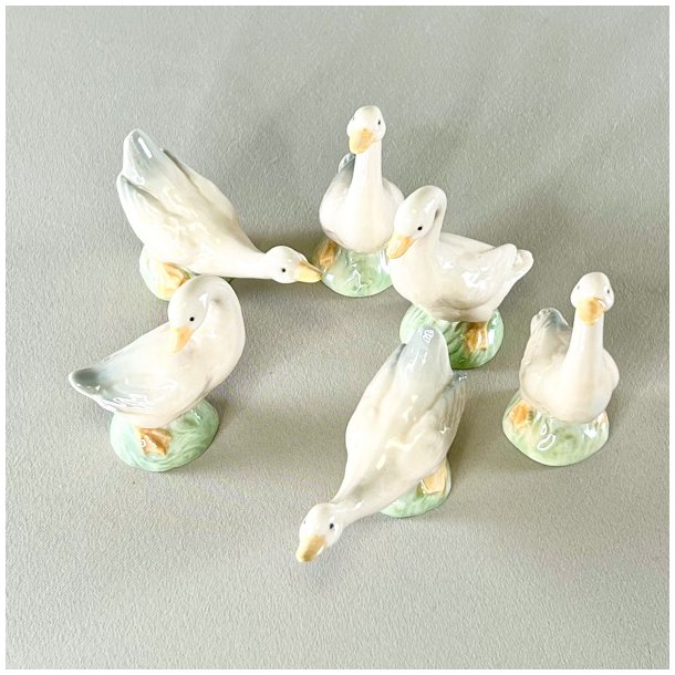 Sm gsefigurer i porceln