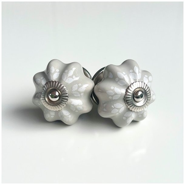 Mbelknop - porceln, taupe m/hvidt mnster