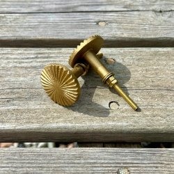 M�belknop - messing med riller �4 cm