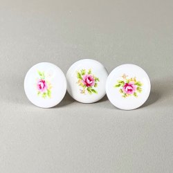 Mbelknop - porceln, hvid m/blomst 