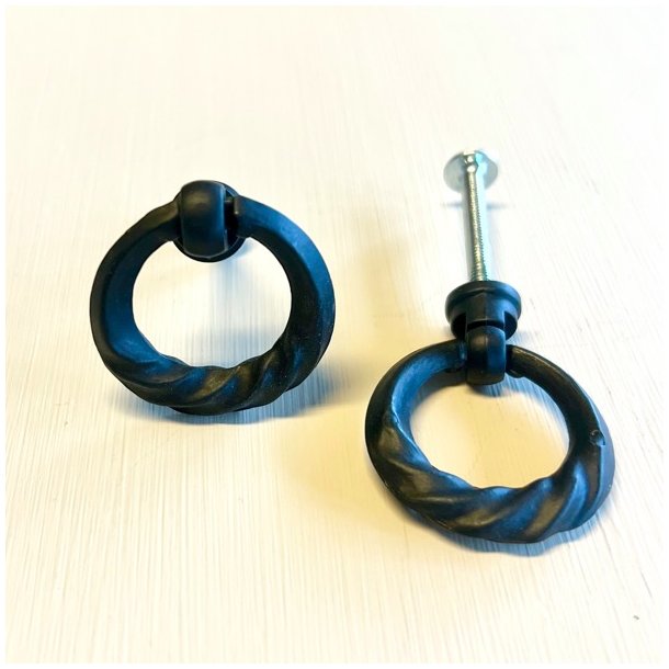 Mbelgreb - hngegreb, snoet ring, sort metal 