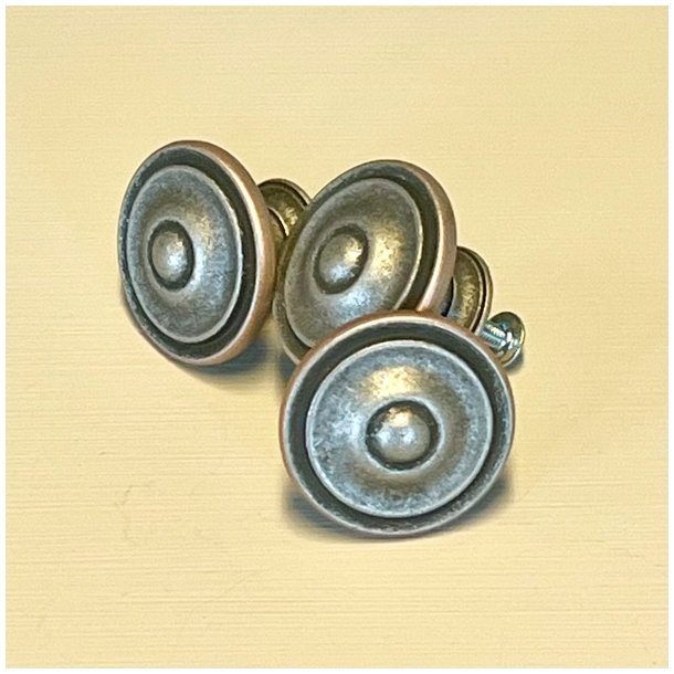 Mbelknop - 'skjold', tofarvet metal