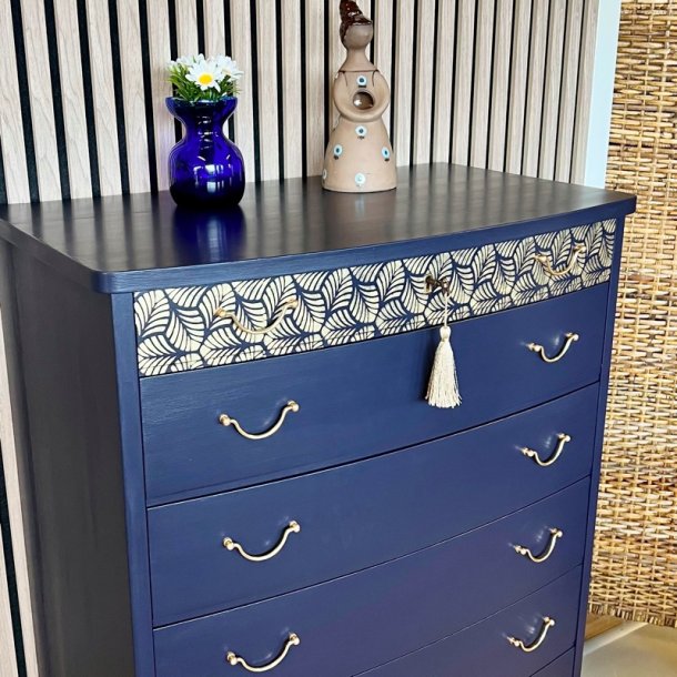 Kommode - 7 skuffer, m�rkebl� med guld 