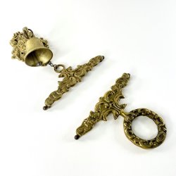 Klokke med rosette og klokkestreng - messing