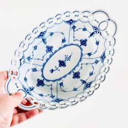 Serveringssk�l - tysk musselmalet med blondekant