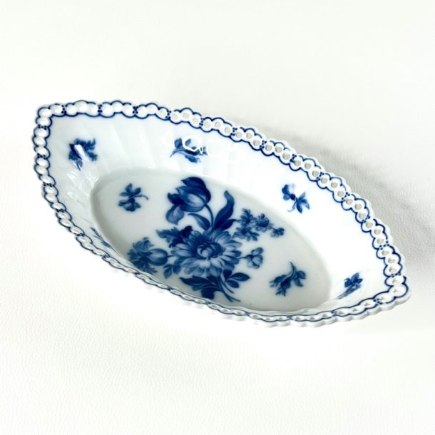 Serveringssk�l bl� blomst med blondekant