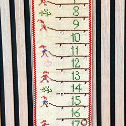 Pakkekalender, broderet