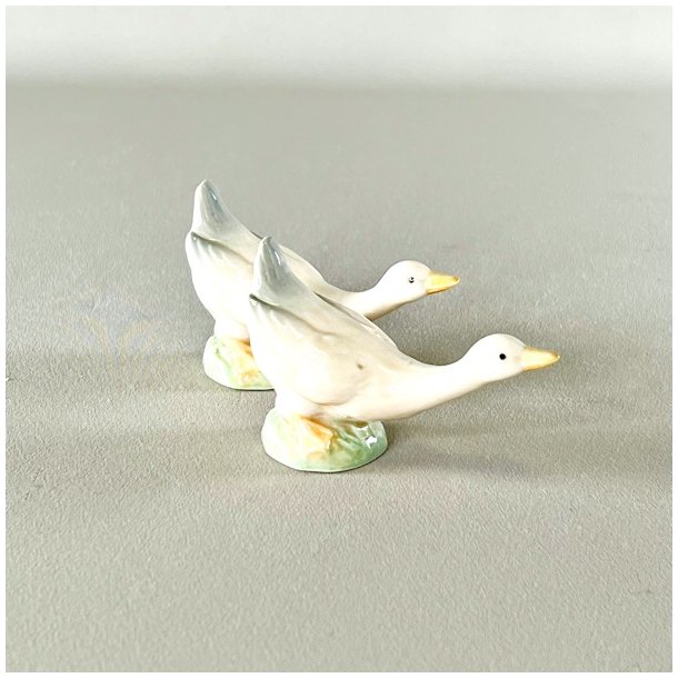 Sm gsefigurer i porceln