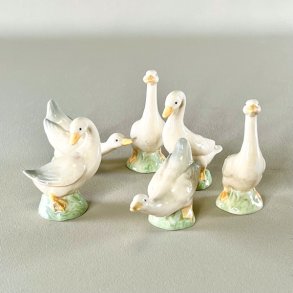 Sm gsefigurer i porceln