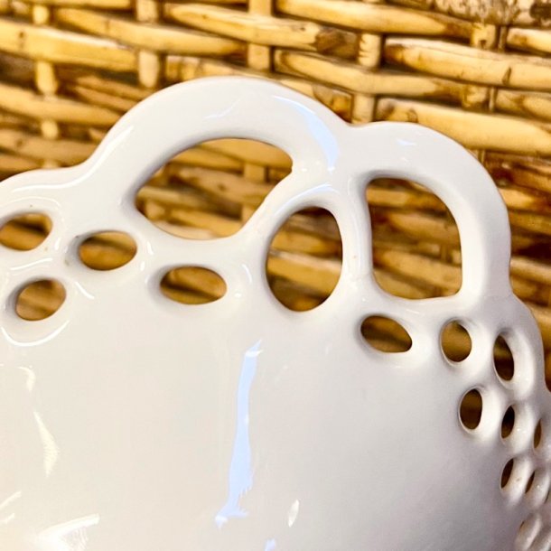 Serveringssk�l - tysk musselmalet med blondekant