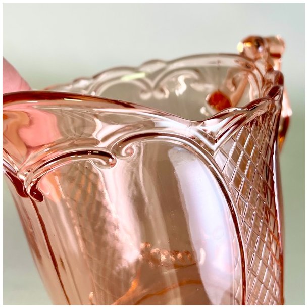 Glaskande - lyserd med rudemnster