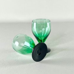 Vinglas - Holmegaard, Ranke, grn m/sort fod