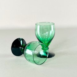 Vinglas - Holmegaard, Ranke, grn m/sort fod