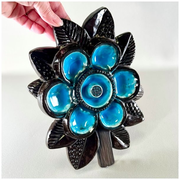 Relief - blomst af Irma Yourstone 