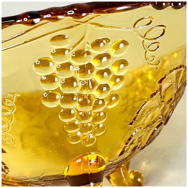 Glasskl - gylden m/vindruer og p fdder