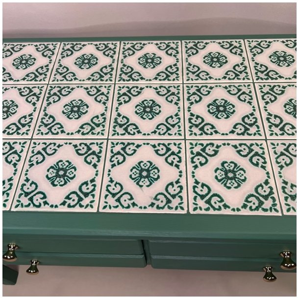 Bord med kakler og skuffer - SOLGT