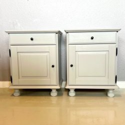 Sengebordsst (2 stk) med skuffe og skab - lys gr