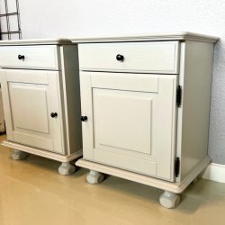 Sengebordsst (2 stk) med skuffe og skab - lys gr