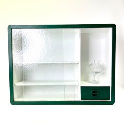 Lille retro skab med skydel�ger i glas 