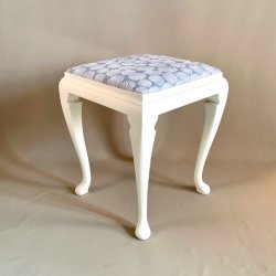 Skammel med muslingestof - SOLGT