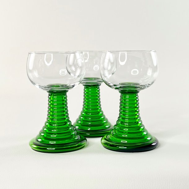 R�merglas - hvidvin, klar gr�n lukket fod 