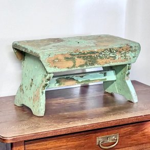 Skammel - rustik, grn