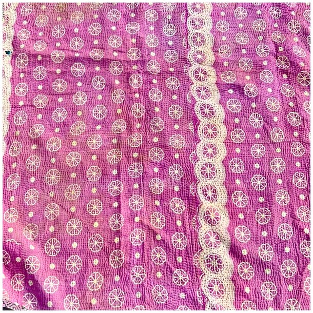Sari Kantha vintage tppe - lyserd/rosa (140x200)