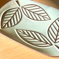 Schollert keramik asiet med bladmnster