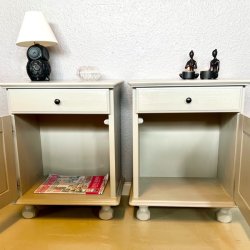 Sengebordsst (2 stk) med skuffe og skab - lys gr