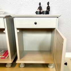 Sengebordsst (2 stk) med skuffe og skab - lys gr