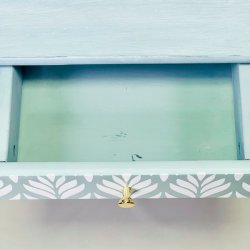 Sengebord - mint med hvide blade