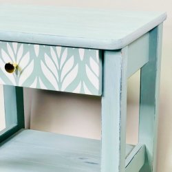 Sengebord - mint med hvide blade