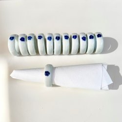 Servietring, knivsttte og bordkortholder m/bl blomst (6 st/pakke)