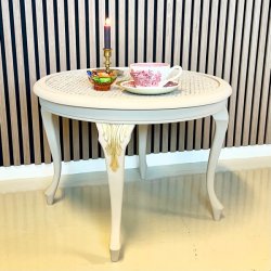 Rundt bord med fransk flet