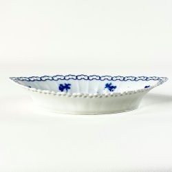 Serveringssk�l bl� blomst med blondekant