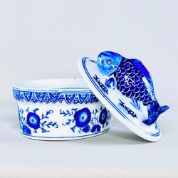 Fisketerrin med fisk p toppen 