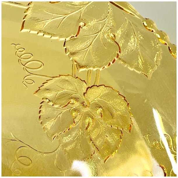 Glasskl - gylden m/vindruer og p fdder