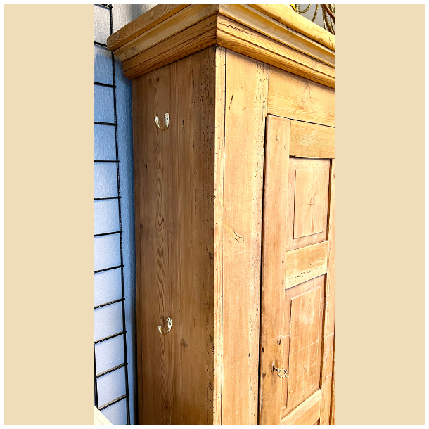 Gammelt afsyret skab SOLGT