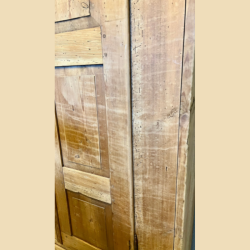 Gammelt afsyret skab SOLGT