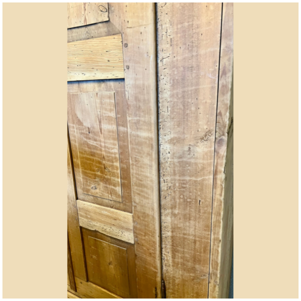 Gammelt afsyret skab SOLGT